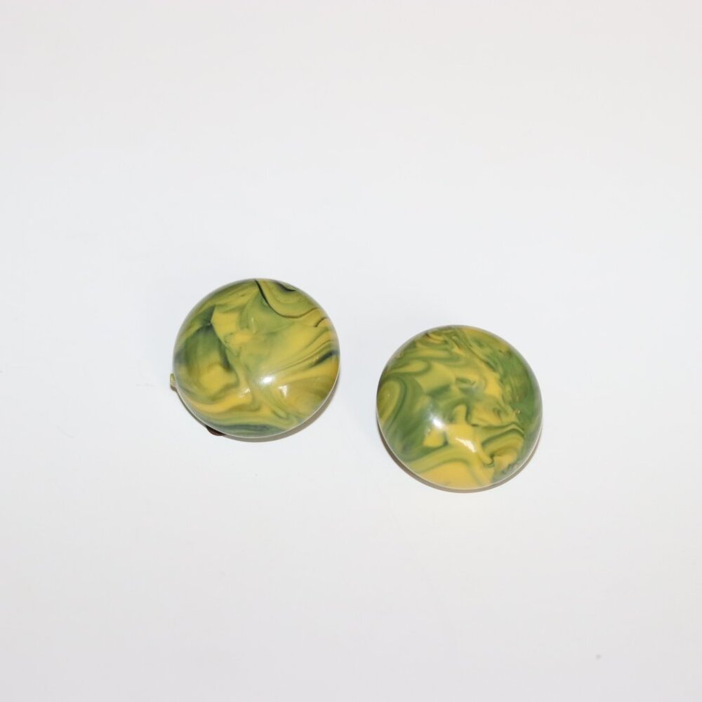 Vintage Bakelite Spinach Swirl Colored Clip On Earrings